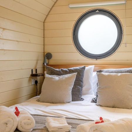 Apple - Luxury Cabin In The Cotswolds Villa Alderton  Exteriör bild