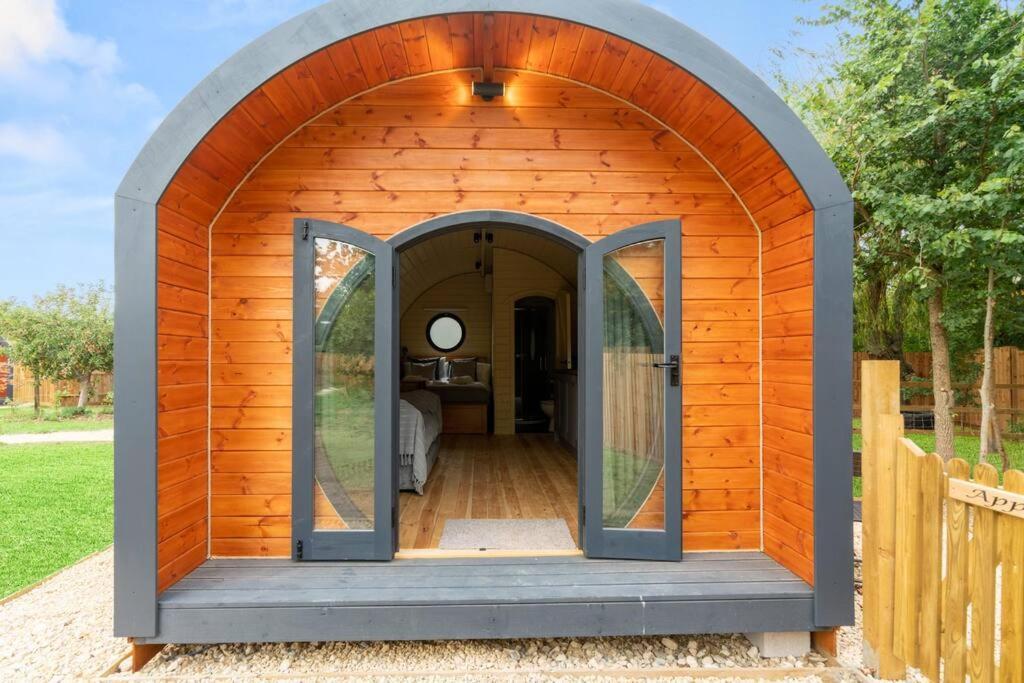 Apple - Luxury Cabin In The Cotswolds Villa Alderton  Exteriör bild