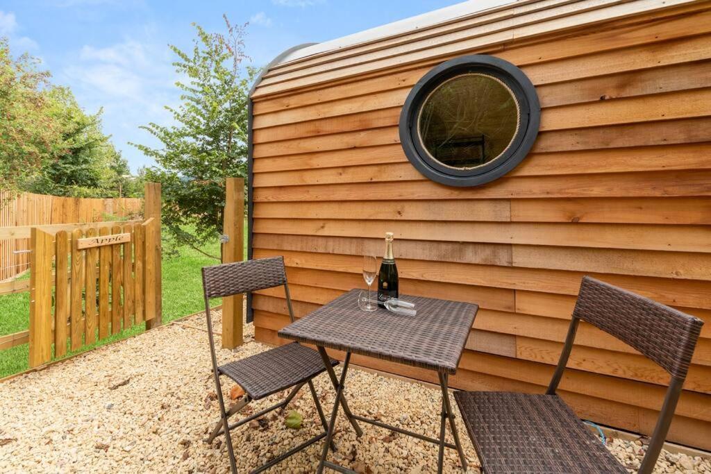 Apple - Luxury Cabin In The Cotswolds Villa Alderton  Exteriör bild