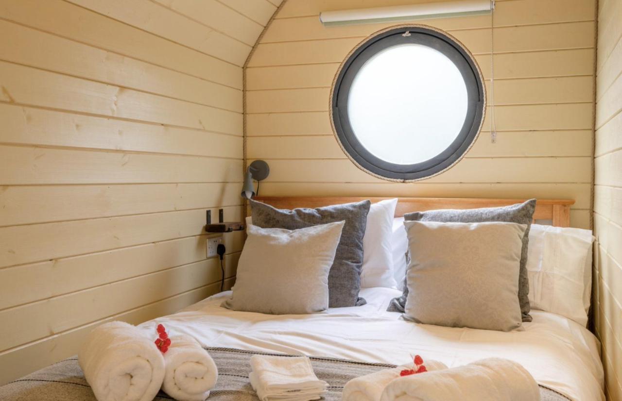 Apple - Luxury Cabin In The Cotswolds Villa Alderton  Exteriör bild